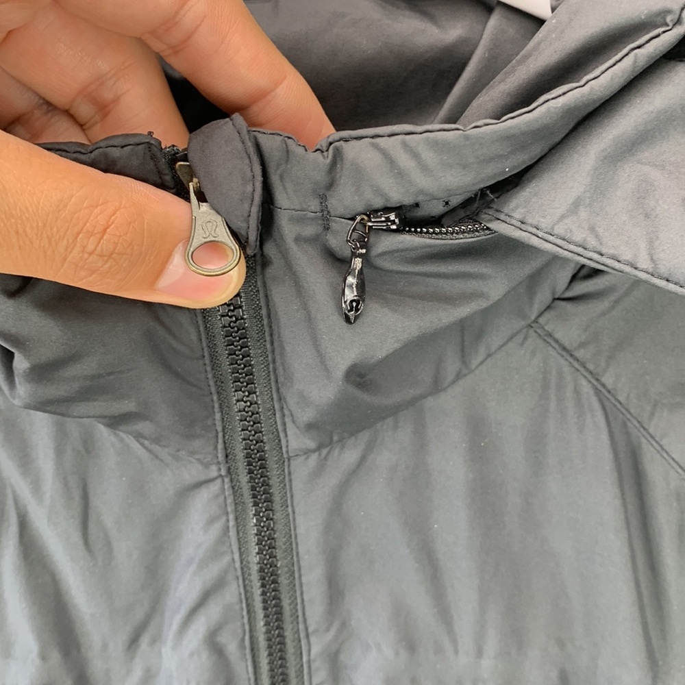 Lululemon Jacket Lightweight Wind-Resistant Activ… - image 3